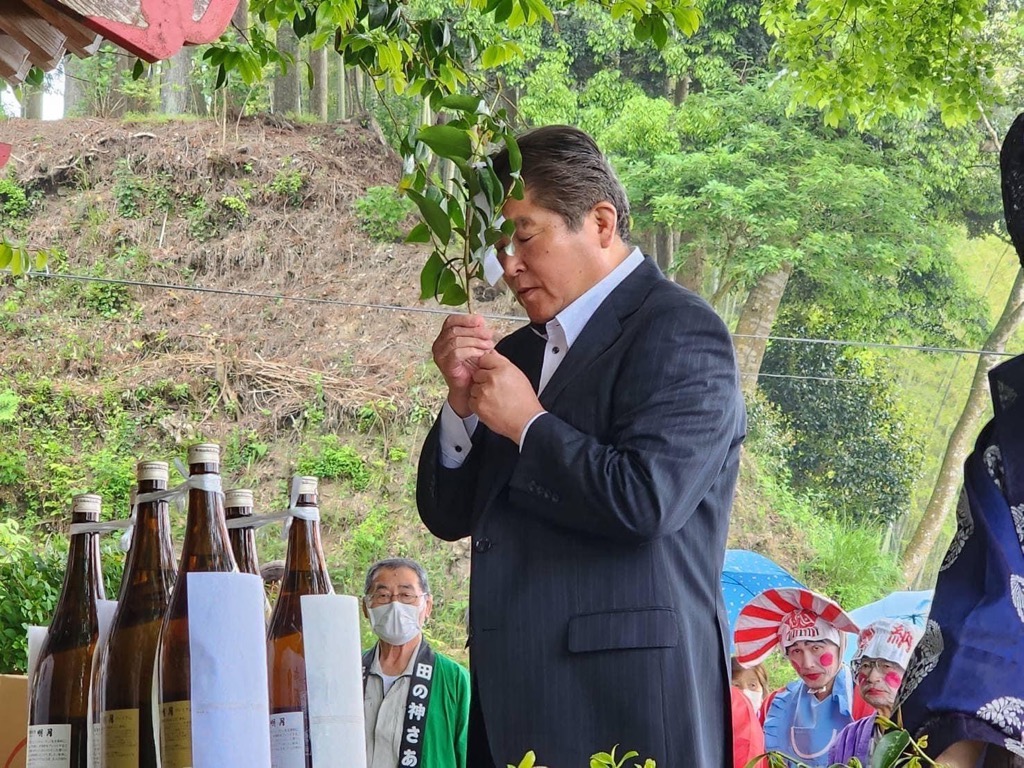 祈願する市長