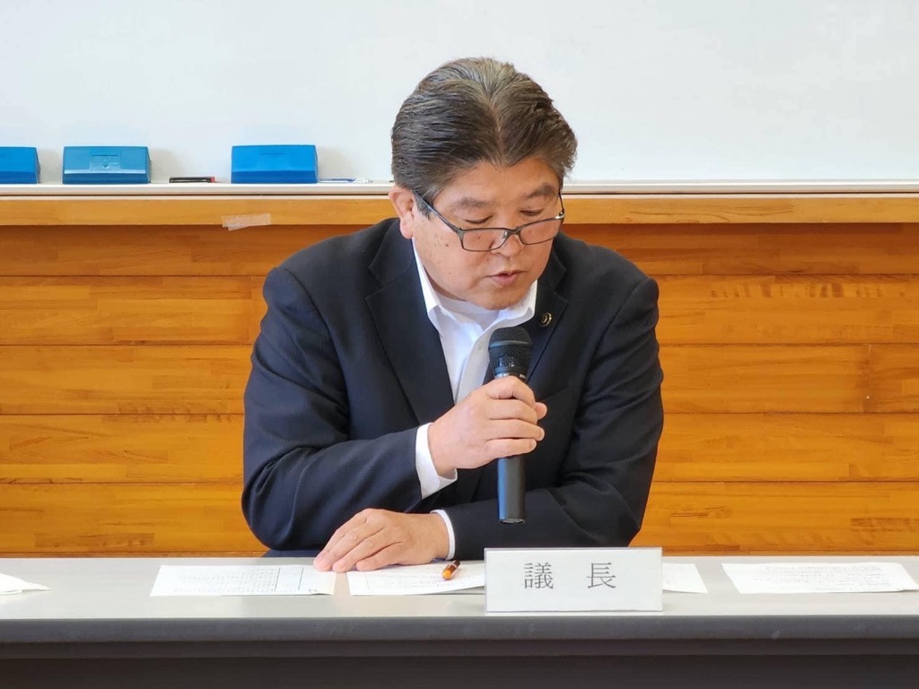 議長を務める市長
