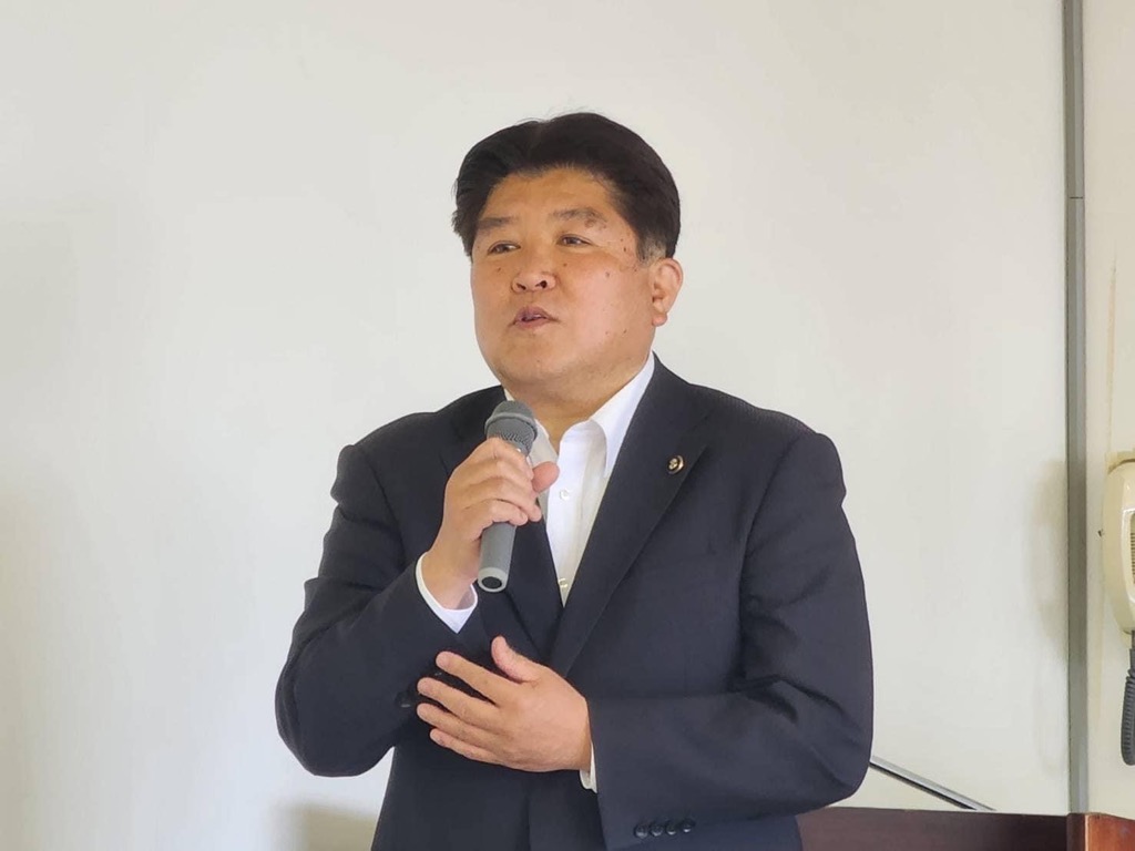 あいさつをする市長