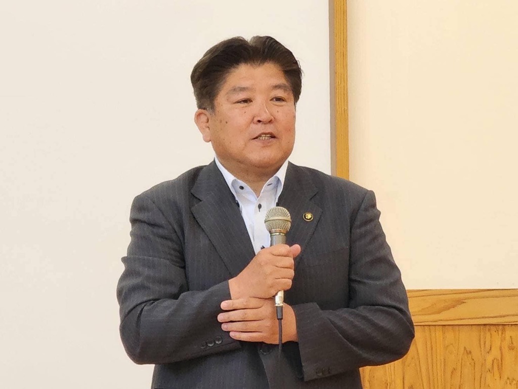 あいさつをする市長