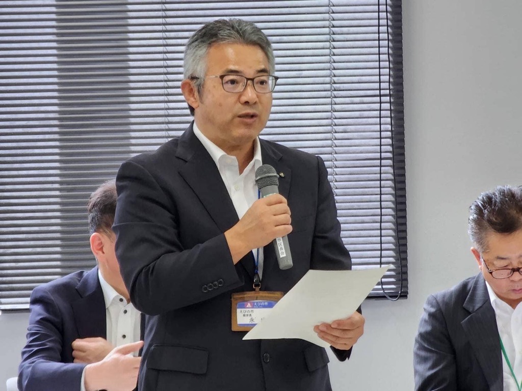 あいさつをする永山教育長