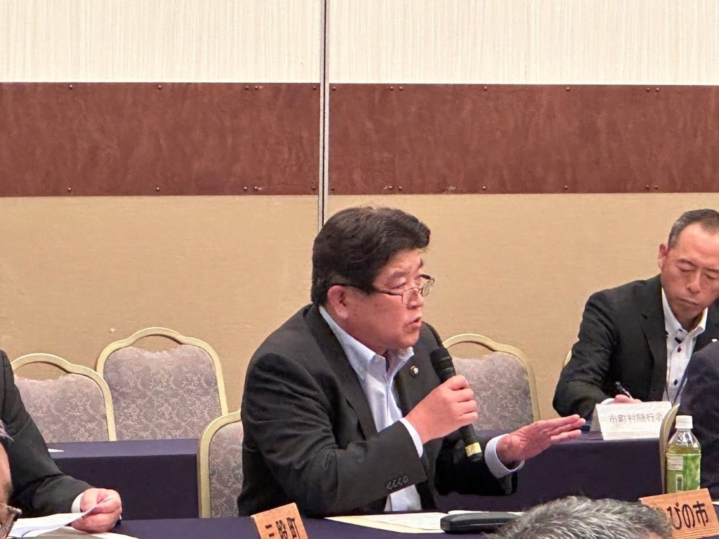 発言する市長