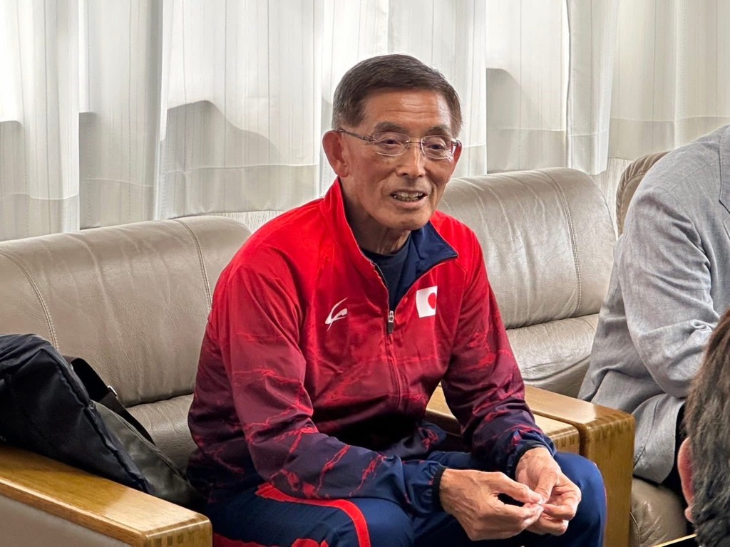 大会出場報告の様子