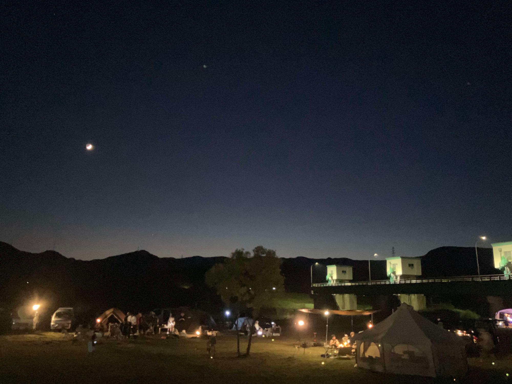 河川公園写真（夜の様子）