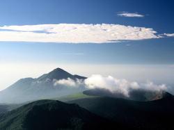 韓国岳と高千穂の峰が写る写真