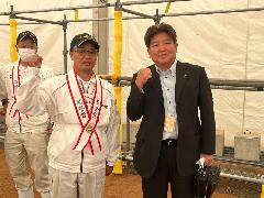 全国和牛能力共進会で日本一になった神田さんと市長