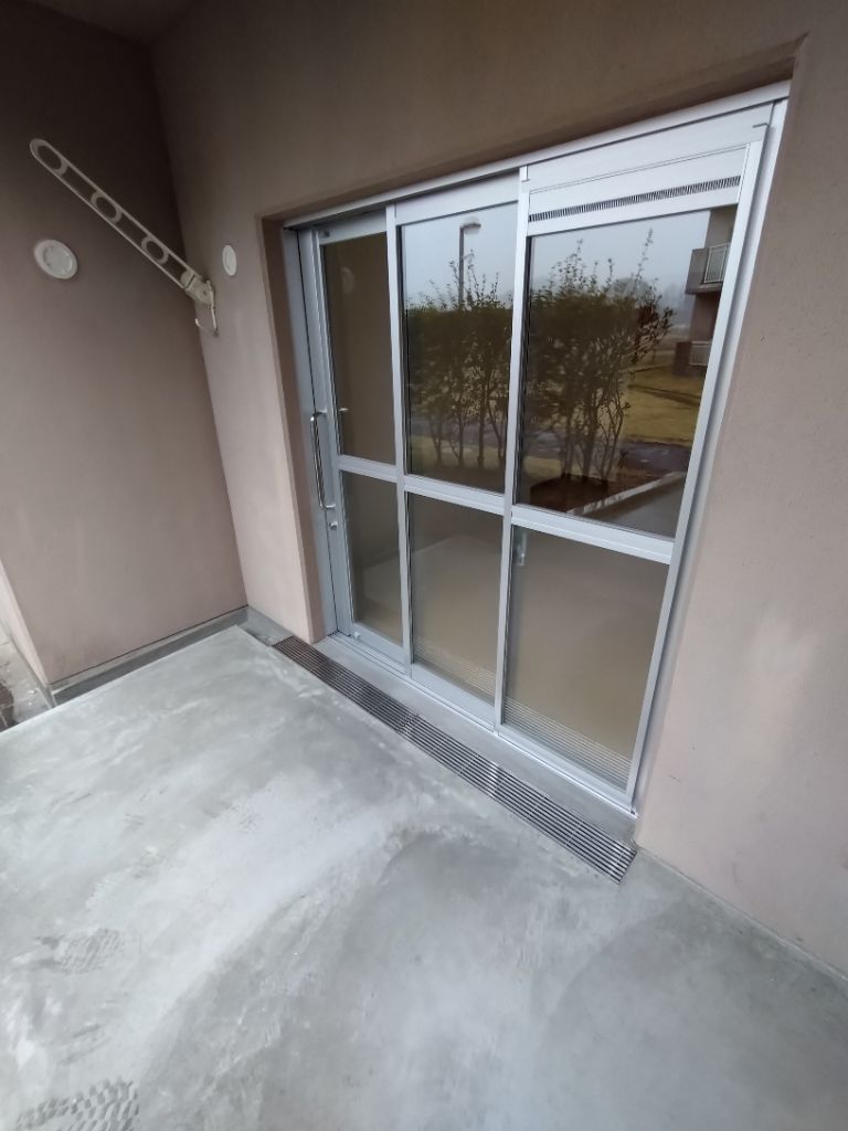 栗下52-南側三枚扉