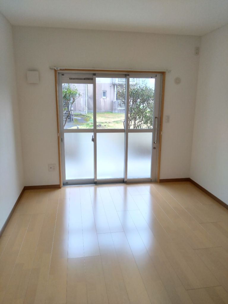 栗下52-南側洋室